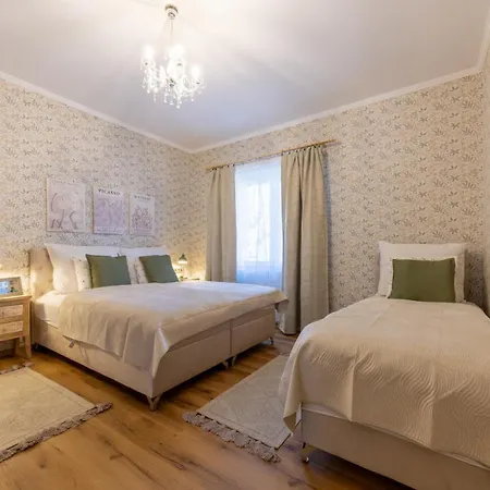 Holló Nest Villa