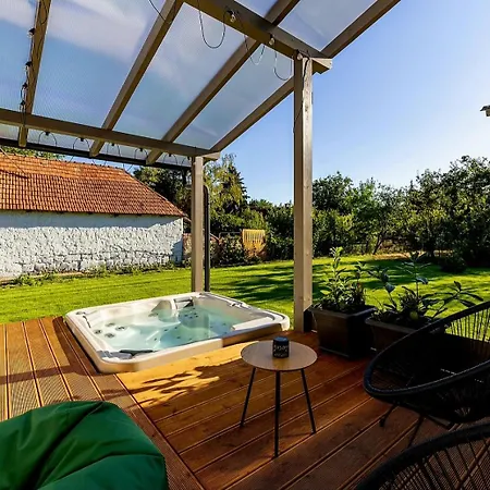 Holló Nest Villa Egerszalók