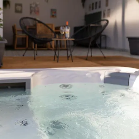 Holló Nest Villa